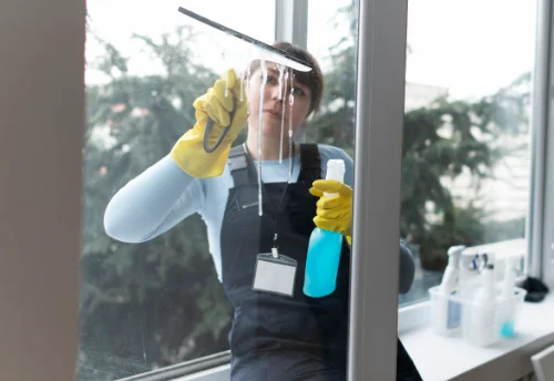 Nettoyage de vitres intérieures et extérieures à Corquilleroy
